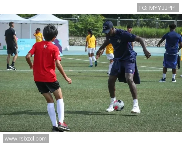 顶级足球明星的奢华生活揭秘与训练日常全记录